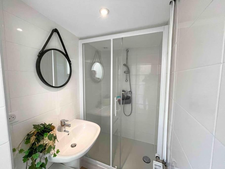 4 Chambres - Grande Maison - Parking - Jardin أميا المظهر الخارجي الصورة