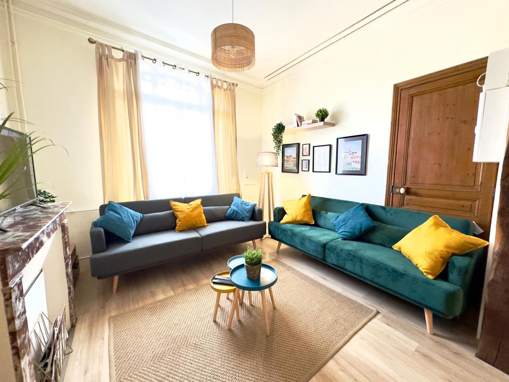 4 Chambres - Grande Maison - Parking - Jardin أميا المظهر الخارجي الصورة